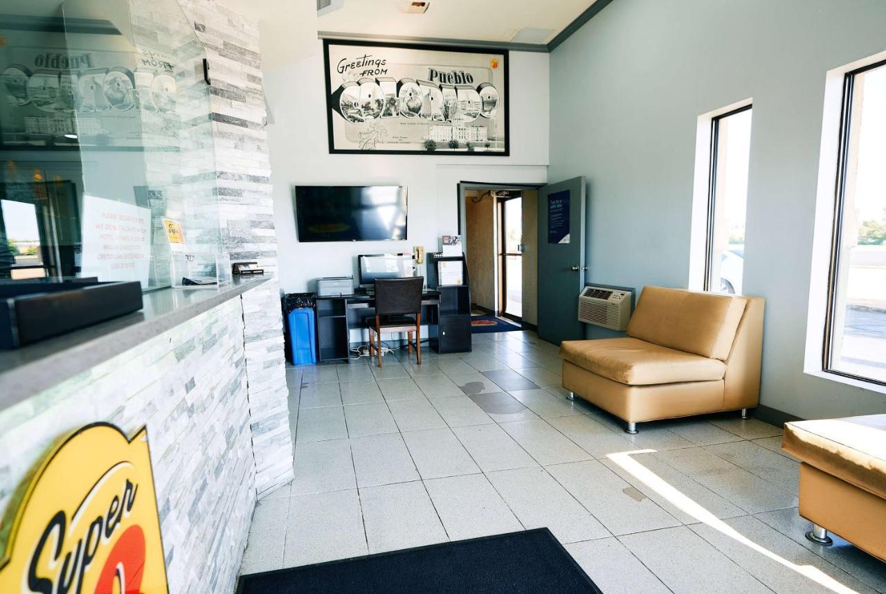 Hotel Super 8 By Wyndham Pueblo Extérieur photo