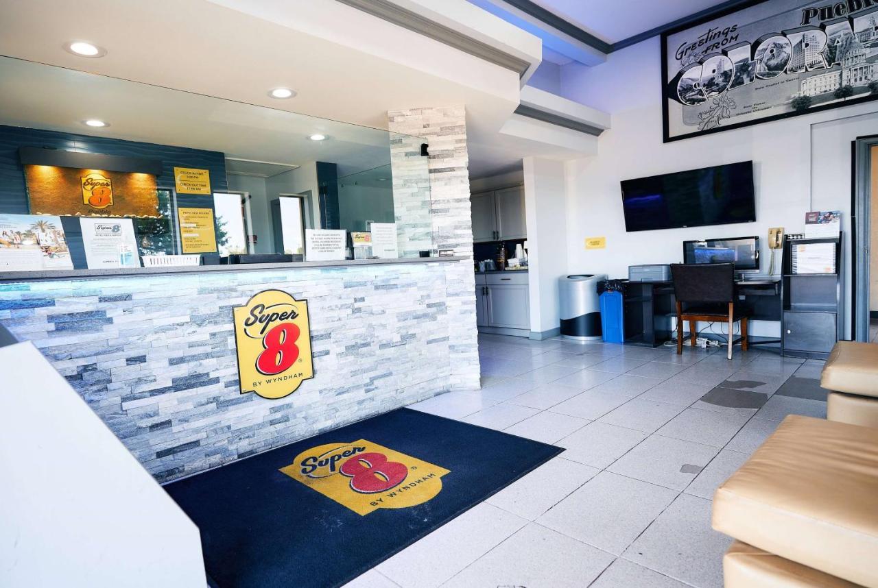 Hotel Super 8 By Wyndham Pueblo Extérieur photo