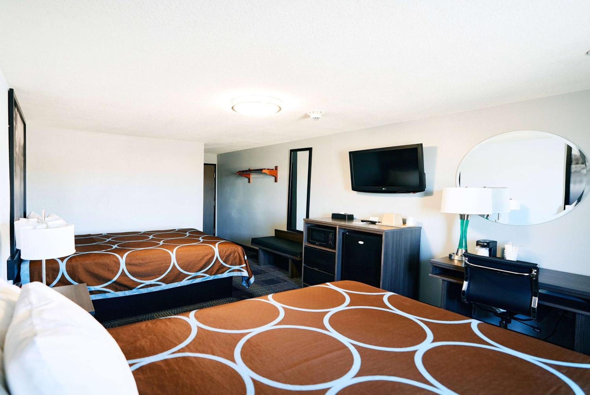 Hotel Super 8 By Wyndham Pueblo Extérieur photo