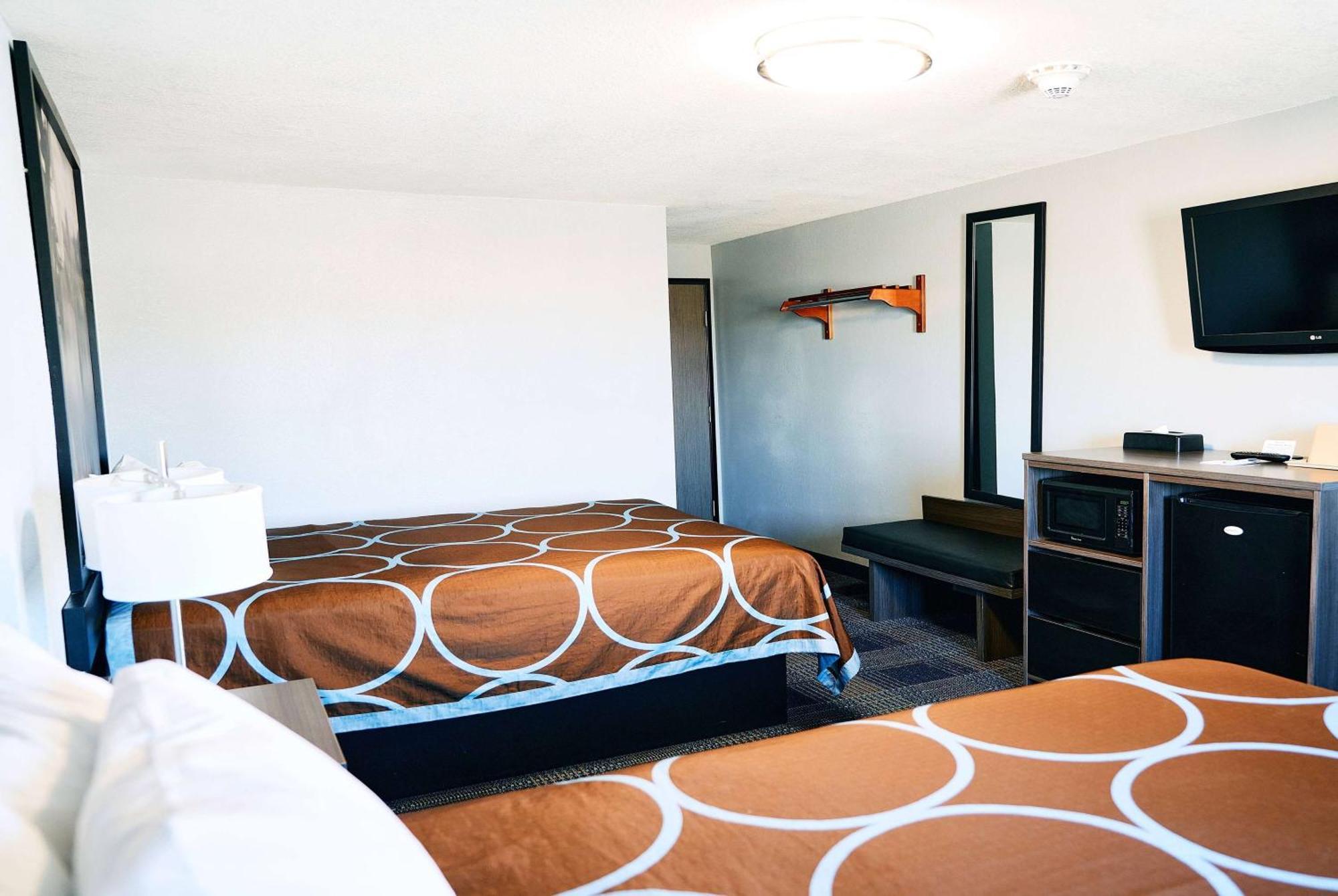 Hotel Super 8 By Wyndham Pueblo Extérieur photo