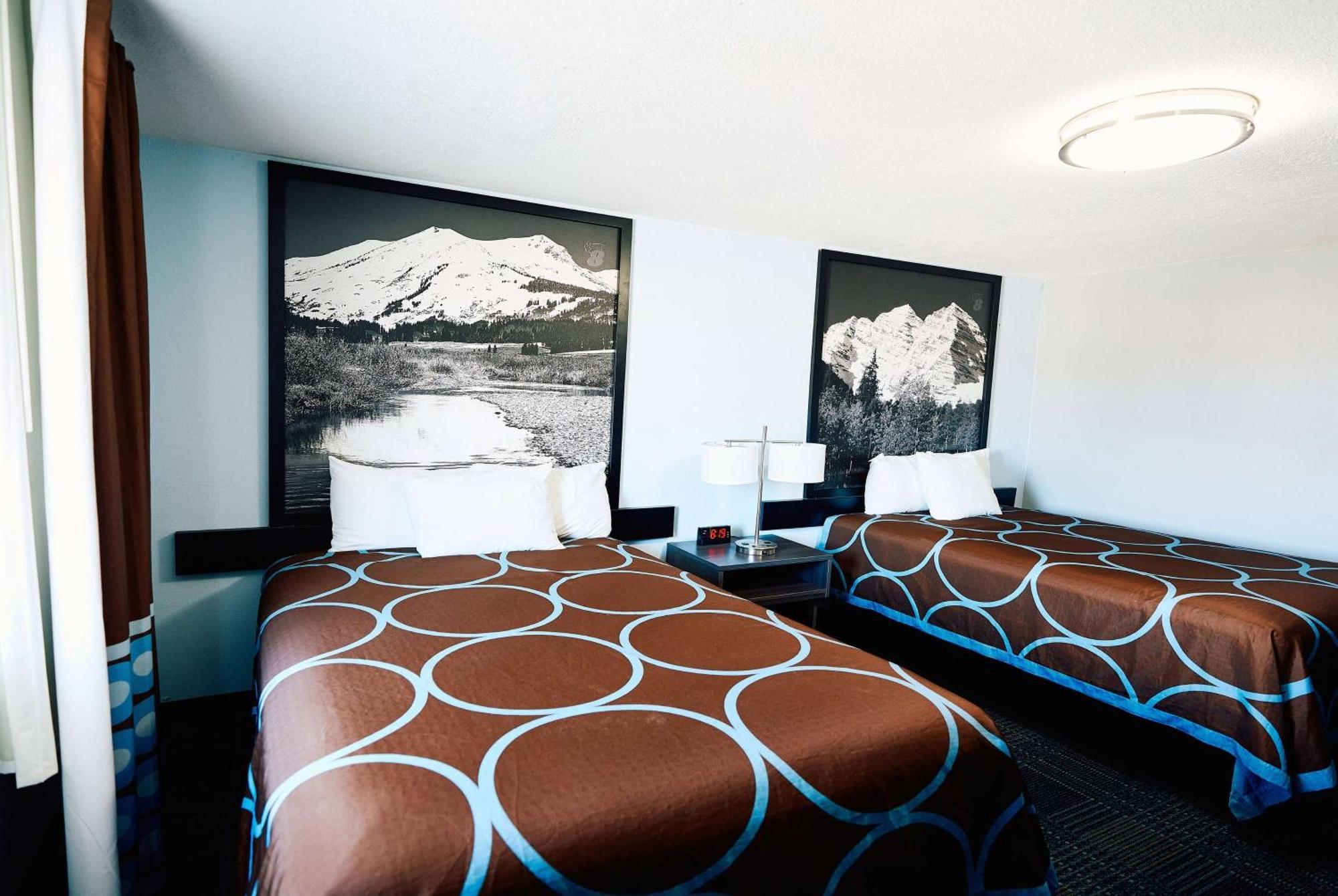 Hotel Super 8 By Wyndham Pueblo Extérieur photo