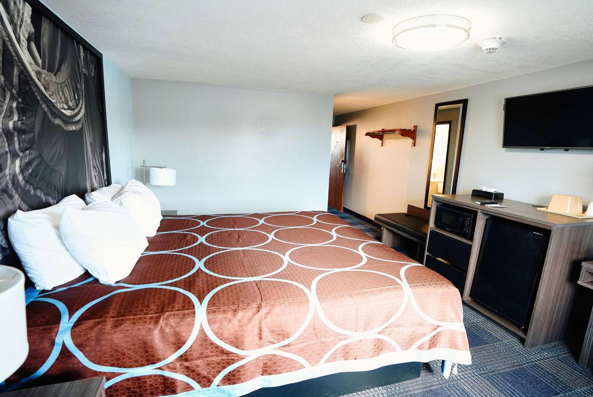 Hotel Super 8 By Wyndham Pueblo Extérieur photo