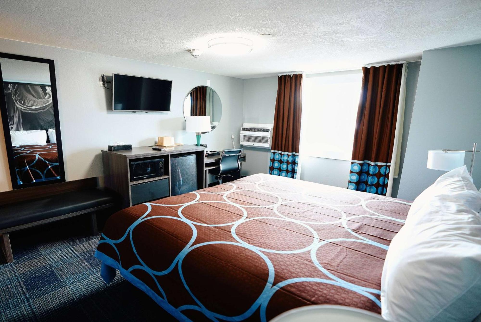 Hotel Super 8 By Wyndham Pueblo Extérieur photo