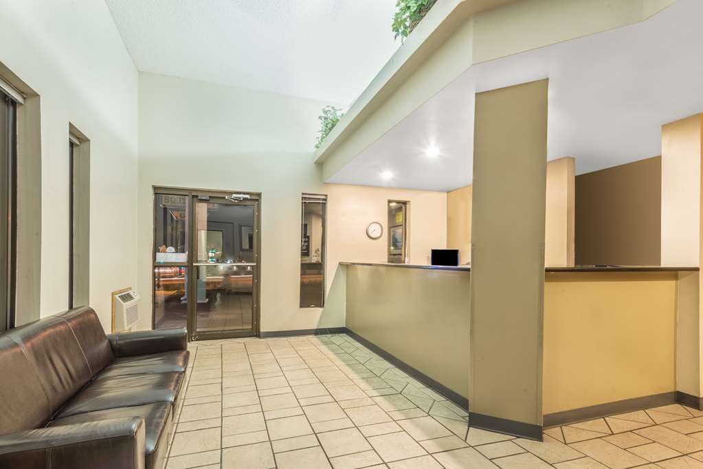 Hotel Super 8 By Wyndham Pueblo Intérieur photo