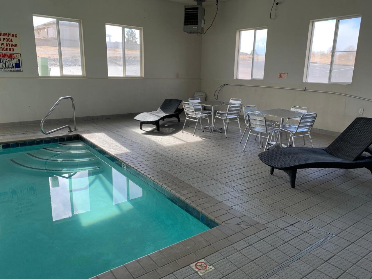 Hotel Super 8 By Wyndham Pueblo Extérieur photo
