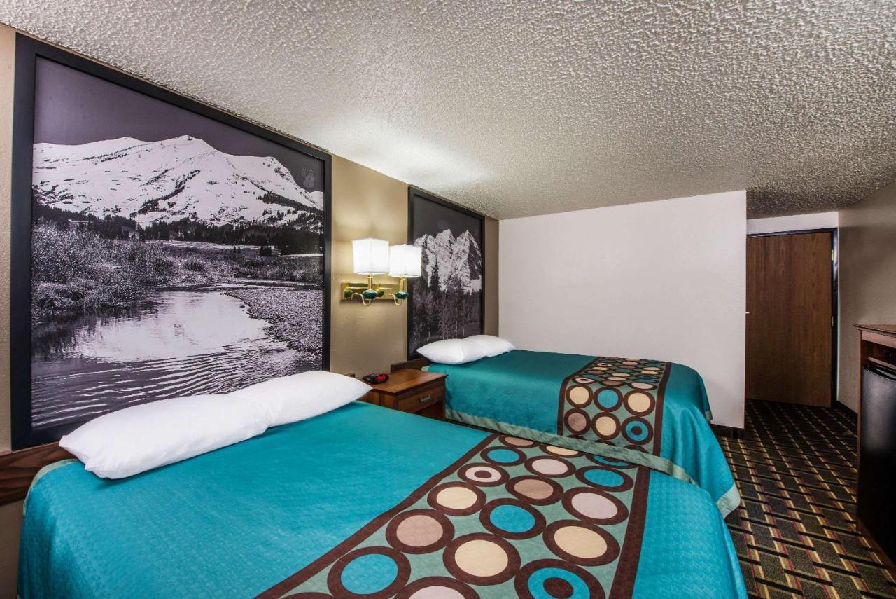 Hotel Super 8 By Wyndham Pueblo Extérieur photo